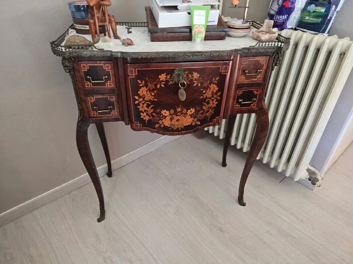 Mobilier ancien et objets de collection